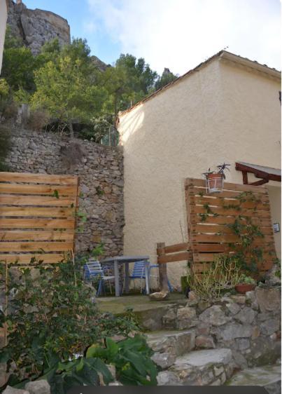 Gite Rue Tranquille Padern Esterno foto
