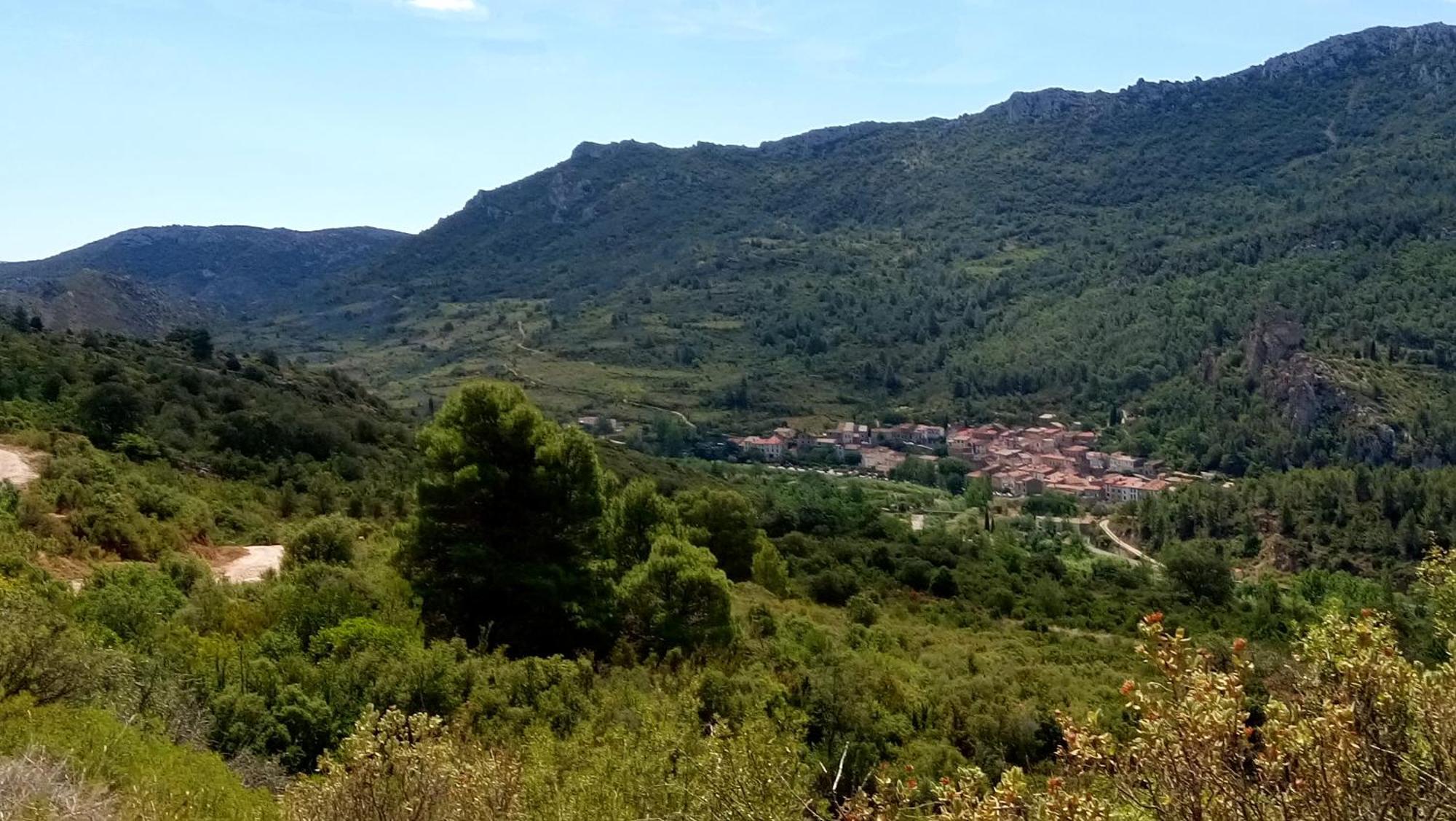 Gite Rue Tranquille Padern Esterno foto